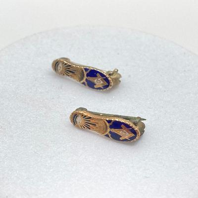 LOT 143: Gold and Enamel Blue Slipper Masonic Lapel Pins - 14KT, 1.40 gtw