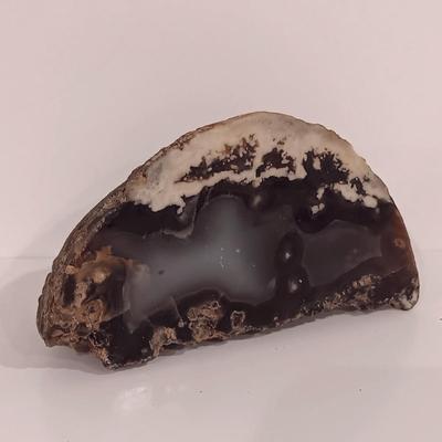 LOT 158: Polished Agate Geode, Polished Thunder Egg, Fern Fossil & More