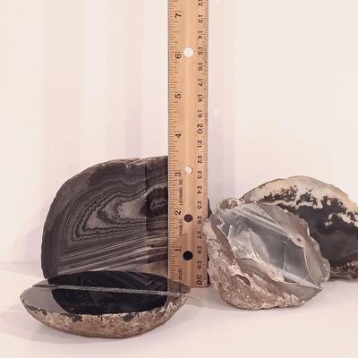 LOT 158: Polished Agate Geode, Polished Thunder Egg, Fern Fossil & More