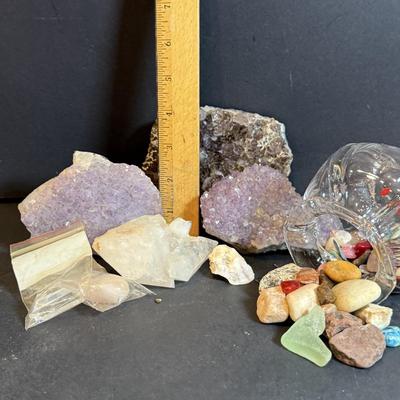 LOT 174: Assortment of Quartz Crystals and Other Rocks