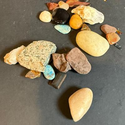 LOT 174: Assortment of Quartz Crystals and Other Rocks