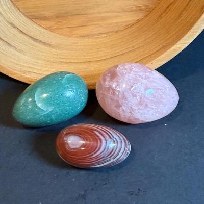 LOT 178: Beautiful Polished Stone/Marble Fruit and Eggs in a Wooden Bowl