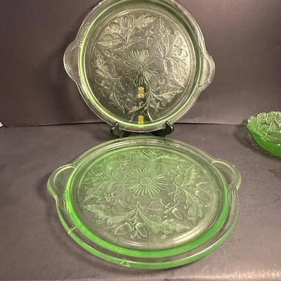 LOT 182: Uranium Glasses Platters, Bowls and Shaker