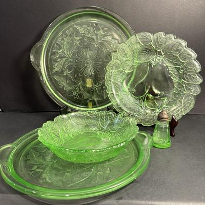 LOT 182: Uranium Glasses Platters, Bowls and Shaker