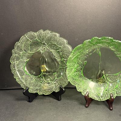LOT 182: Uranium Glasses Platters, Bowls and Shaker