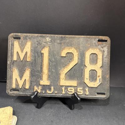 LOT 183: Vintage License Plates from New Jersey and Florida