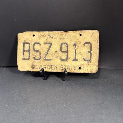 LOT 183: Vintage License Plates from New Jersey and Florida