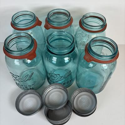 LOT 192: Antique/Vintage Ball Canning Jars (12)