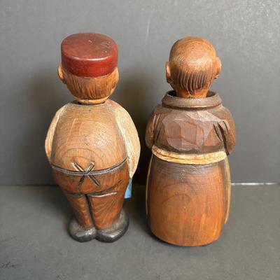 LOT 197: Vintage Barware Collection: Carved Corkscrews Set, Knickerbocker Beer Serving Tray, Philadelphia Seltzer Bottle & More