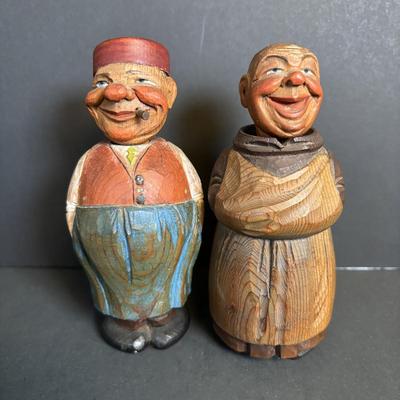LOT 197: Vintage Barware Collection: Carved Corkscrews Set, Knickerbocker Beer Serving Tray, Philadelphia Seltzer Bottle & More