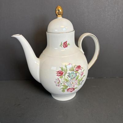 LOT 198: Vintage Wissterliug, Schwarzenbach Bavaria Germany Floral Tea/Coffee Set