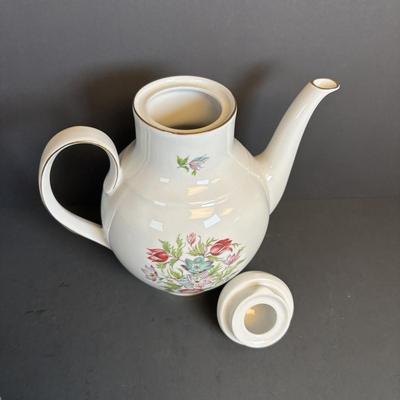 LOT 198: Vintage Wissterliug, Schwarzenbach Bavaria Germany Floral Tea/Coffee Set