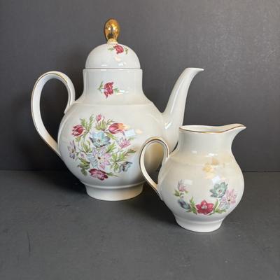 LOT 198: Vintage Wissterliug, Schwarzenbach Bavaria Germany Floral Tea/Coffee Set