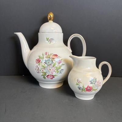 LOT 198: Vintage Wissterliug, Schwarzenbach Bavaria Germany Floral Tea/Coffee Set