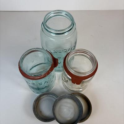 LOT: 205: Antique/Vintage Canning Jars