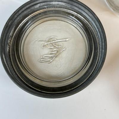 LOT: 205: Antique/Vintage Canning Jars