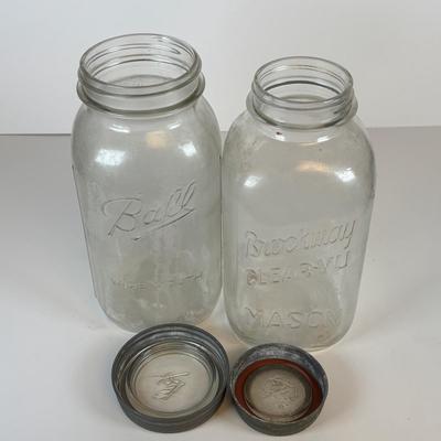 LOT: 205: Antique/Vintage Canning Jars