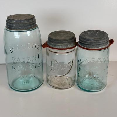 LOT: 205: Antique/Vintage Canning Jars