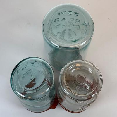 LOT: 205: Antique/Vintage Canning Jars