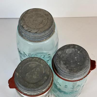 LOT: 205: Antique/Vintage Canning Jars