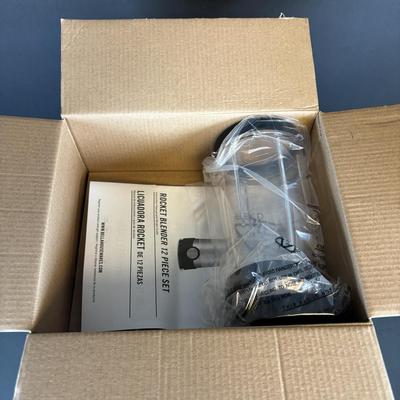 LOT 208: New/Old Stock Bella Rocket Blender, Chopper, Grinder
