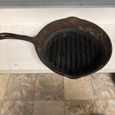 LOT 209: Cast Iron Griddles: Calphalon, Wagners