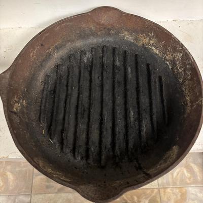 LOT 209: Cast Iron Griddles: Calphalon, Wagners