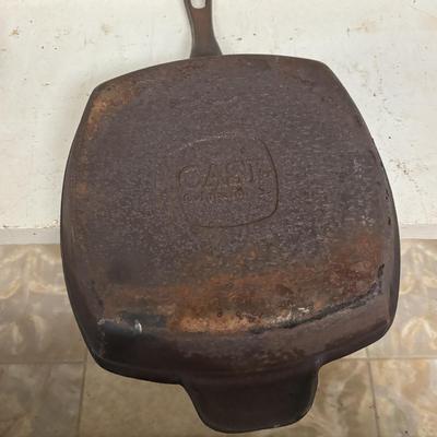 LOT 209: Cast Iron Griddles: Calphalon, Wagners