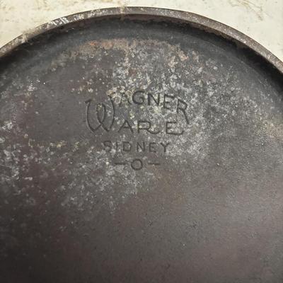 LOT 210: Cast Iron Pans: Griswold & Unmarked