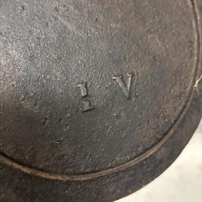 LOT 210: Cast Iron Pans: Griswold & Unmarked