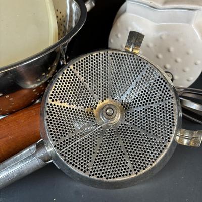 LOT 212: Vintage Kitchen & More: Tupperware Ham Saver, McCoy Hobnail Cookie Jar, Sandwich/Cookie Cutters, Rolling Pin & More