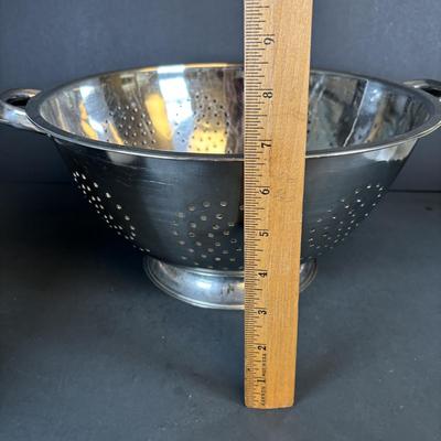 LOT 212: Vintage Kitchen & More: Tupperware Ham Saver, McCoy Hobnail Cookie Jar, Sandwich/Cookie Cutters, Rolling Pin & More