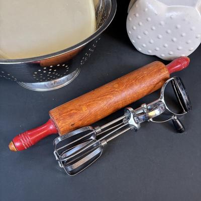 LOT 212: Vintage Kitchen & More: Tupperware Ham Saver, McCoy Hobnail Cookie Jar, Sandwich/Cookie Cutters, Rolling Pin & More