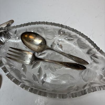 LOT 216: Mixed Flatware: Collection: WM Rogers, Embassy Silver Plate, Tudor Plate