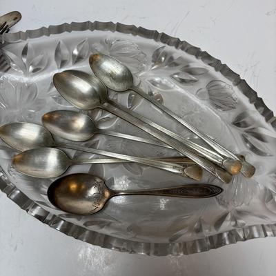LOT 216: Mixed Flatware: Collection: WM Rogers, Embassy Silver Plate, Tudor Plate