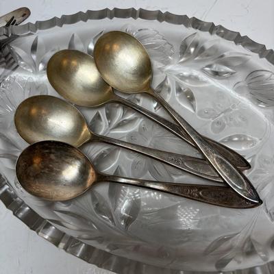 LOT 216: Mixed Flatware: Collection: WM Rogers, Embassy Silver Plate, Tudor Plate