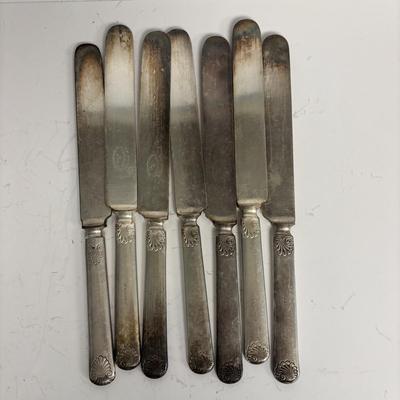 LOT 216: Mixed Flatware: Collection: WM Rogers, Embassy Silver Plate, Tudor Plate