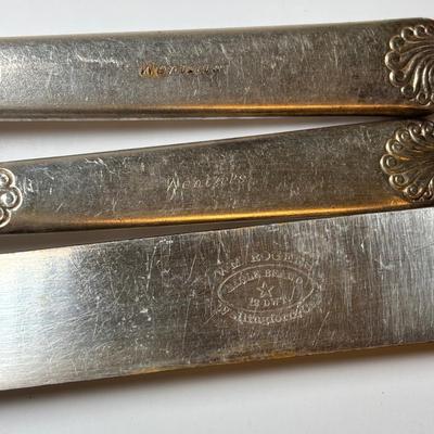 LOT 216: Mixed Flatware: Collection: WM Rogers, Embassy Silver Plate, Tudor Plate