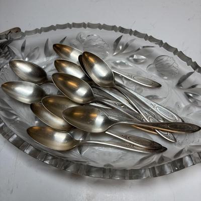 LOT 216: Mixed Flatware: Collection: WM Rogers, Embassy Silver Plate, Tudor Plate