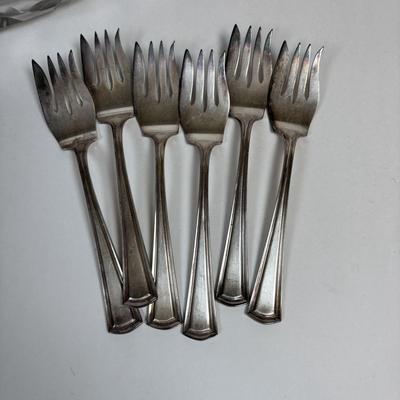 LOT 217: Mixed Flatware Collection: Fairfield, WM Rogers Wallace & Others