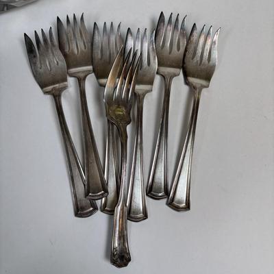 LOT 217: Mixed Flatware Collection: Fairfield, WM Rogers Wallace & Others