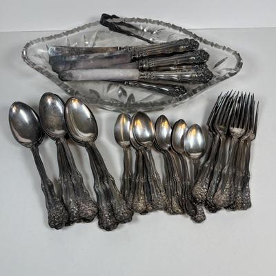 LOT 218: Mixed Collection of Wm Rodgers Flatware