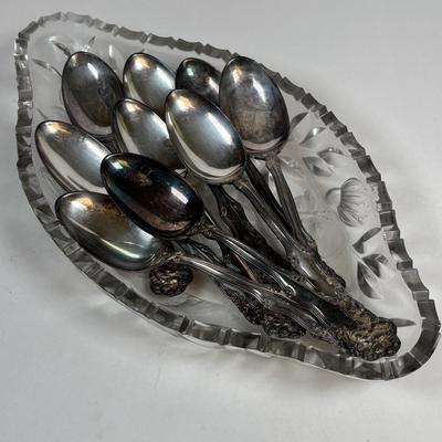 LOT 218: Mixed Collection of Wm Rodgers Flatware