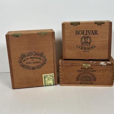 LOT 220: Cigar & Cigarette Tobacco Collection: Murad Tin, Antique Tobacco Scotch & Rappee Snuff Bottle, Cohiba Ashtray, Pouch,...