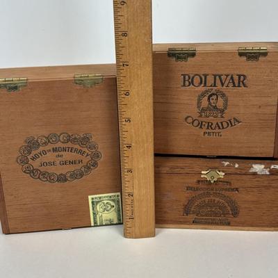 LOT 220: Cigar & Cigarette Tobacco Collection: Murad Tin, Antique Tobacco Scotch & Rappee Snuff Bottle, Cohiba Ashtray, Pouch,...