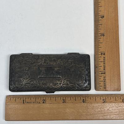 LOT 224: Vintage Razors Featuring a 1900's Gillette Pocket Edition 3 Piece Razor Set w/Original Case, Rolls Razor and More