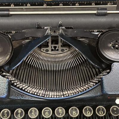 LOT 225: Vintage Royal Travel Typewriter