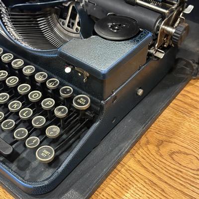 LOT 225: Vintage Royal Travel Typewriter