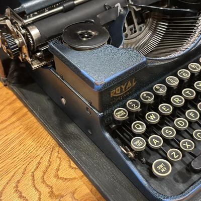 LOT 225: Vintage Royal Travel Typewriter