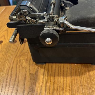 LOT 226: Vintage Royal Typewriter w/Plastic Cover
